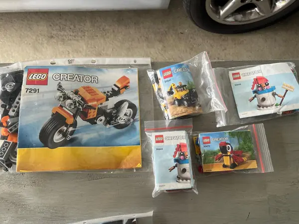 Lego-Creator-Sets in Beuteln mit Anleitung